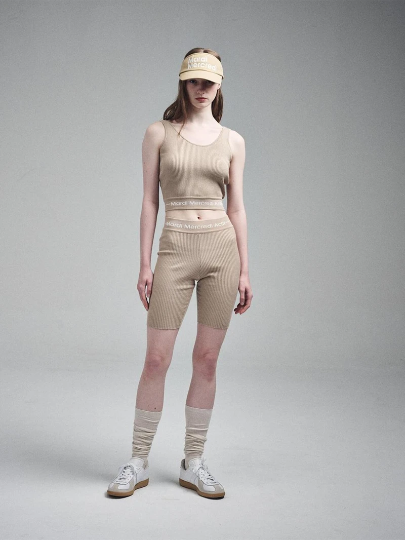 LOGO 緹花下擺針織坦克背心,NT4,380;緹花褲頭針織單車褲 NT4,380。 LOGO 緹花下擺針織坦克背心,NT4,380;緹花褲頭針織單車褲 NT4,380。