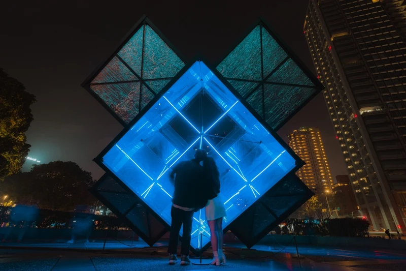 此次展覽以《目光之外 Shadow Is The Light》為題。 此次展覽以《目光之外 Shadow Is The Light》為題。