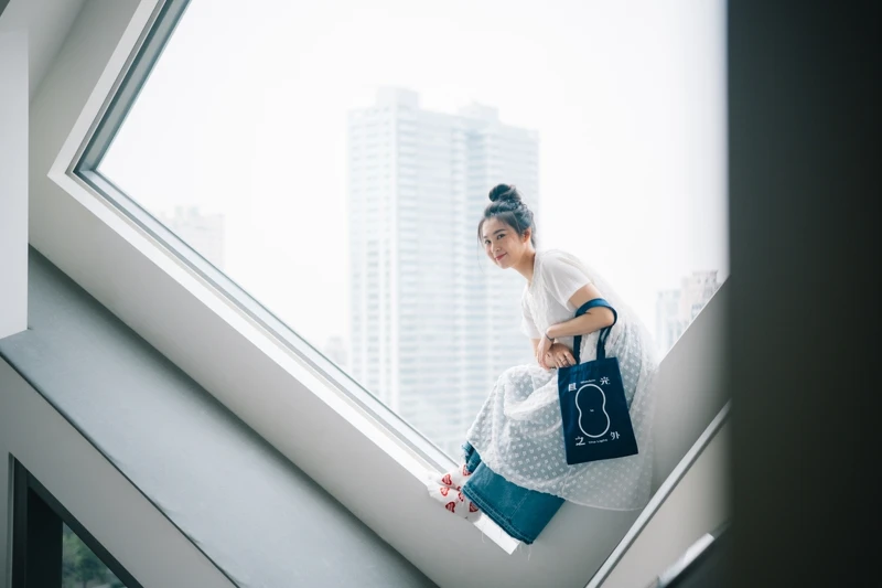 「迷光影,城市遊程」行程將從抵達旅店、服務人員將隨即附上「光影藝術節限定的帆布包」展開。 「迷光影,城市遊程」行程將從抵達旅店、服務人員將隨即附上「光影藝術節限定的帆布包」展開。