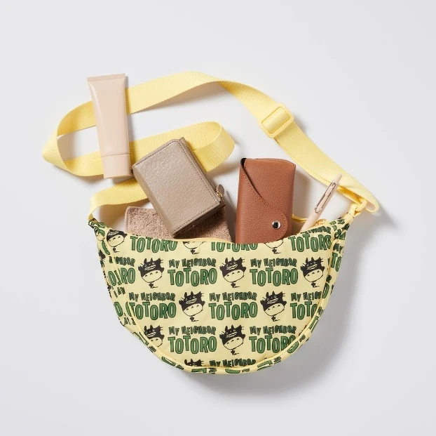 吉卜力工作室 弧形迷你肩背包，NT$390。