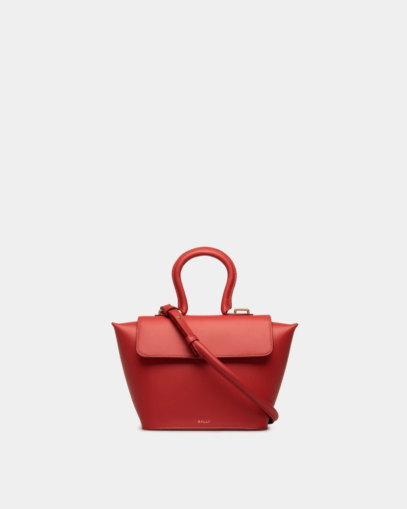 Belle提把包，NT$62,000。