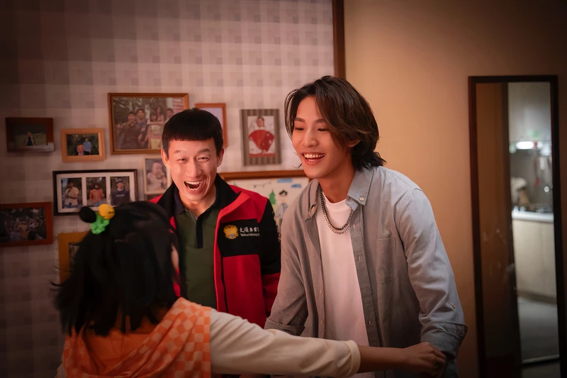 《省省吧！我家富貴發》左起：郭子乾、Ozone 煥鈞