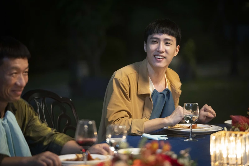 《省省吧！我家富貴發》余晉（右）在劇中飾演大哥，也是父母親的最強幫手。