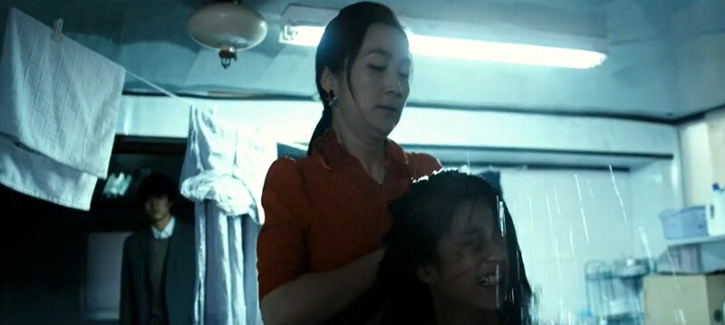 金姝怜在《熔爐》裡飾演虐待學生的舍監 金姝怜在《熔爐》裡飾演虐待學生的舍監