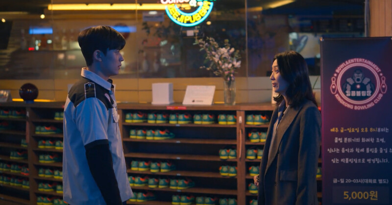 金姝怜(右)憑著警察第六感,盯上男主角朴所羅門(左) 金姝怜(右)憑著警察第六感,盯上男主角朴所羅門(左)