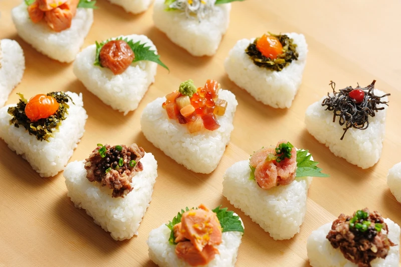 早餐供應精緻的「日式飯團」有10種不同配料。 早餐供應精緻的「日式飯團」有10種不同配料。