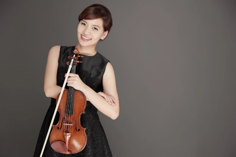 室內樂特色單簧管編制！單簧管新星賴俊諺攜手小提琴女神李宜錦(圖)與全才鋼琴家王佩瑤，聯手演繹新銳作曲家李翰威最新創作《爛漫蒙太奇》全球首演。