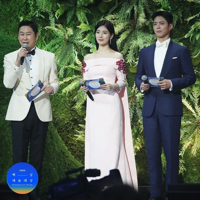 第59屆百想藝術大賞朴寶劍(右)、秀智(中)、申東燁(左) 主持人現場照