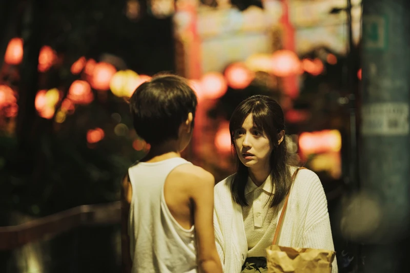 《我在這裡等你》林予晞（右）飾演的社工是關鍵人物。