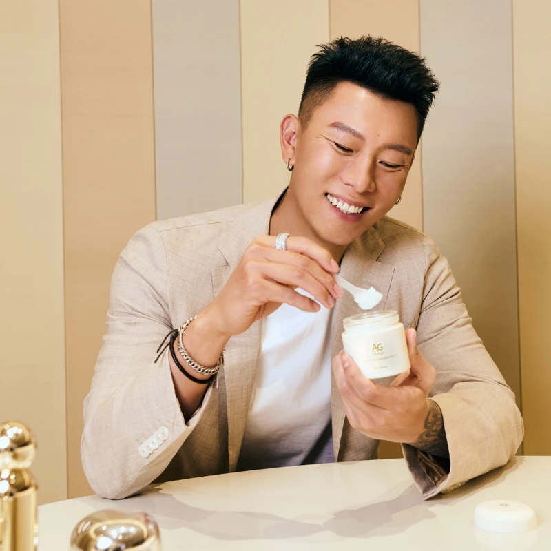 COCOCHI品牌好友瘦子E.SO 逛東京表參道旗艦店找到命定產品「冰淇淋卸妝膏」。