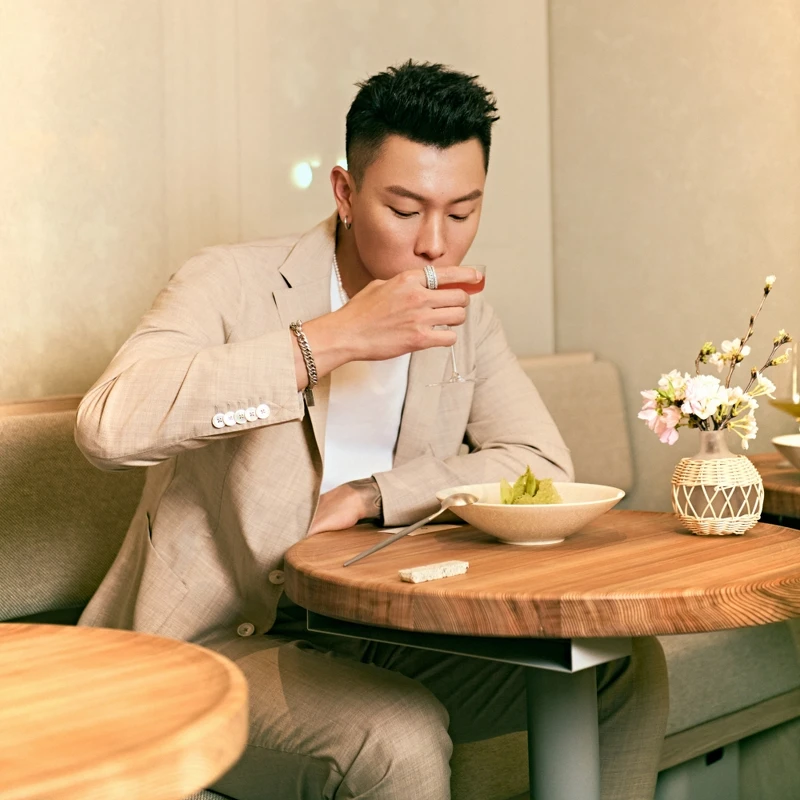 COCOCHI品牌好友瘦子E.SO搶先品嚐COCOCHI TEA HOUSE」抗糖茶點。