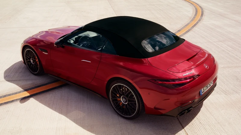 賓士美學典範「AMG SL 63 4MATIC+」敞篷跑車。 賓士美學典範「AMG SL 63 4MATIC+」敞篷跑車。