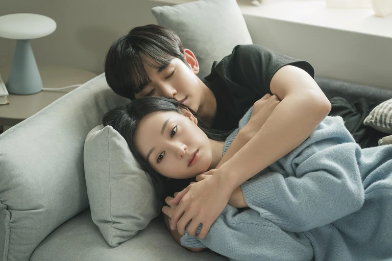 賢祐與海仁這對最新的超人氣韓劇CP。 賢祐與海仁這對最新的超人氣韓劇CP。