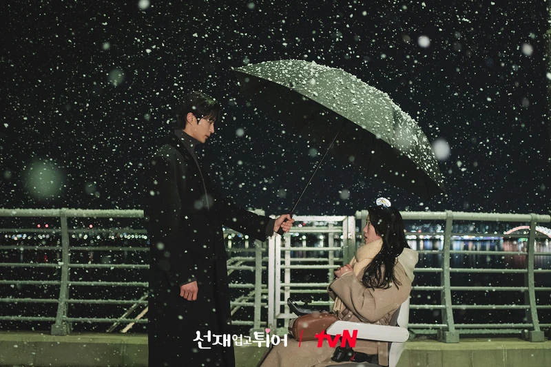 演唱會後柳善宰巧遇電動輪椅沒電的任率，任率當時還不知柳善宰在高中就認識她