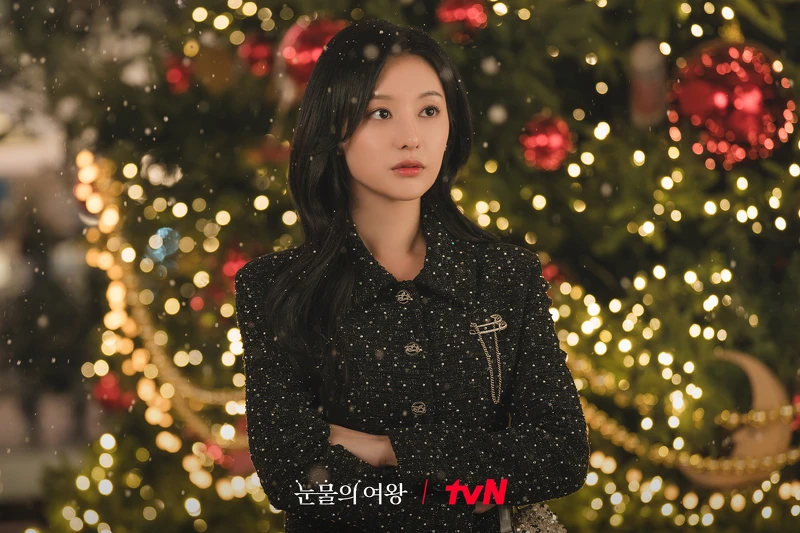 白賢佑拜託同事預演女王百貨聖誕節室內雪Show，故意讓洪海仁提前看初雪