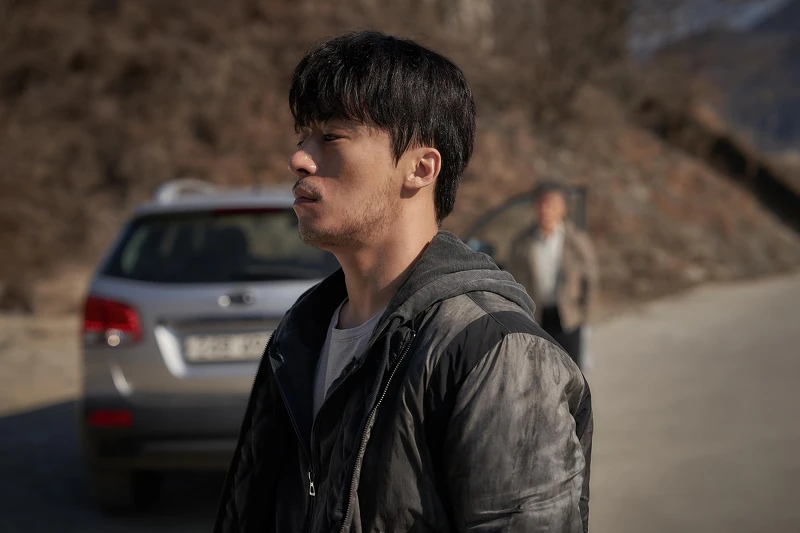 薛強祐被金哲民說服要一起去拯救鄭秀仁。 薛強祐被金哲民說服要一起去拯救鄭秀仁。