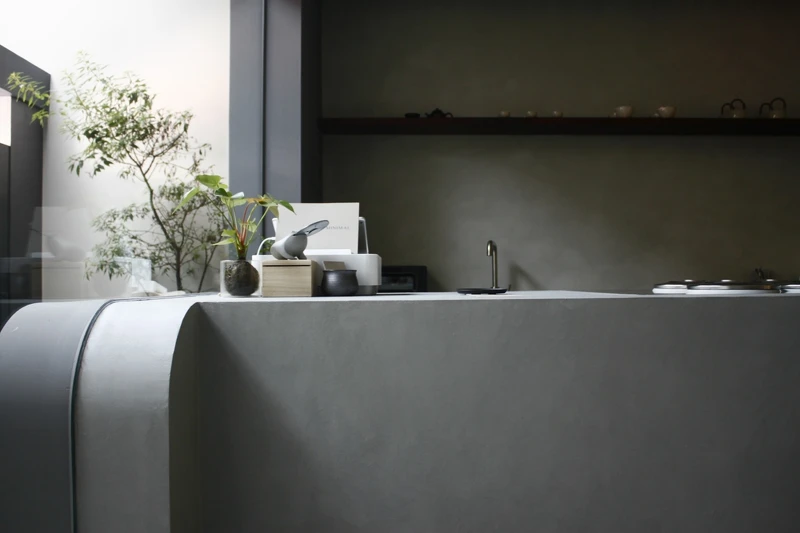 位於台中草悟道巷內的「MINIMAL」。