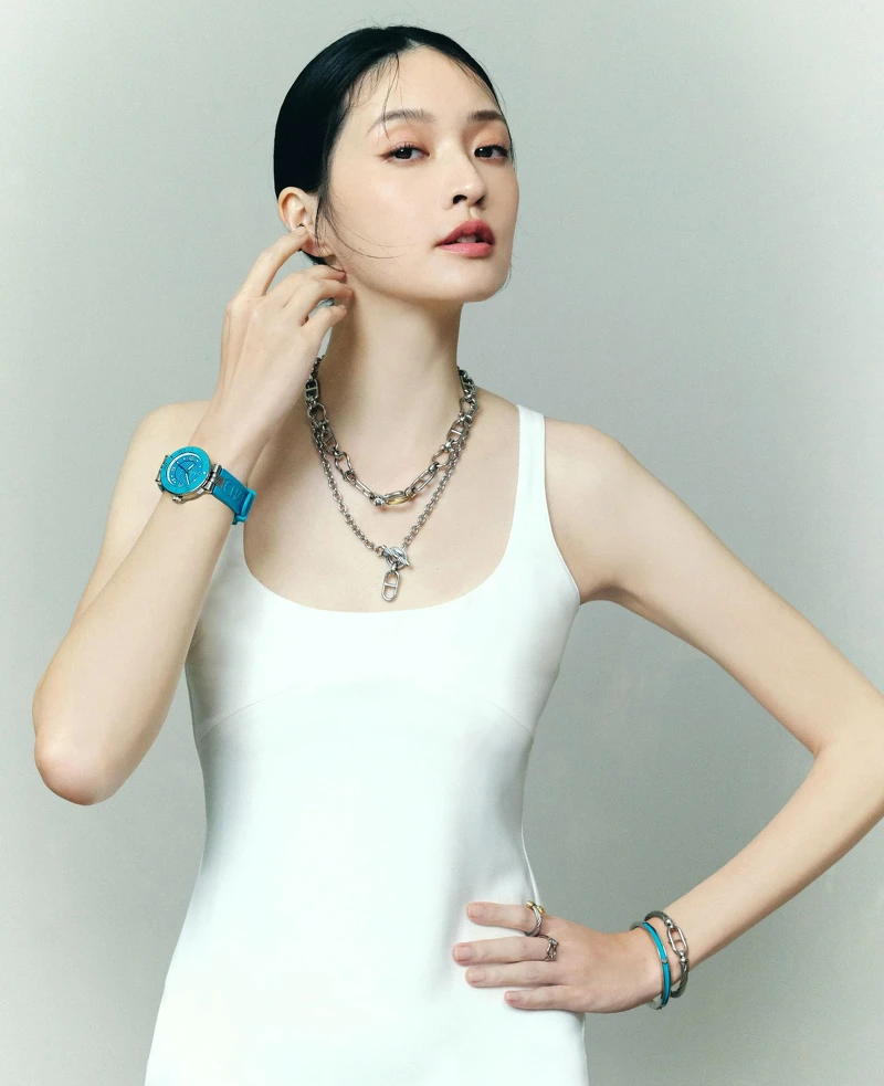 St-Tropez™ Navigator Surf 腕錶(右手)、St-Tropez Mariner手環、FOREVER THIN手環、Celtic食指戒指、St-Tropez Mariner中指戒指與項鍊。 St-Tropez™ Navigator Surf 腕錶(右手)、St-Tropez Mariner手環、FOREVER THIN手環、Celtic食指戒指、St-Tropez Mariner中指戒指與項鍊。