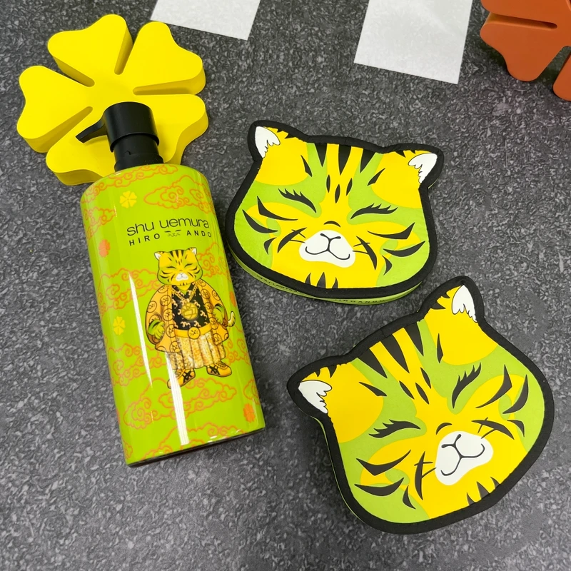 shu uemura植村秀X Hiro Ando山茶花精萃奢養潔顏油450ml,NT3,900 shu uemura植村秀X Hiro Ando山茶花精萃奢養潔顏油450ml,NT3,900