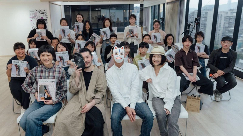 葉忠宜和陳曉唯於講座最後與現場觀眾合影。 葉忠宜和陳曉唯於講座最後與現場觀眾合影。