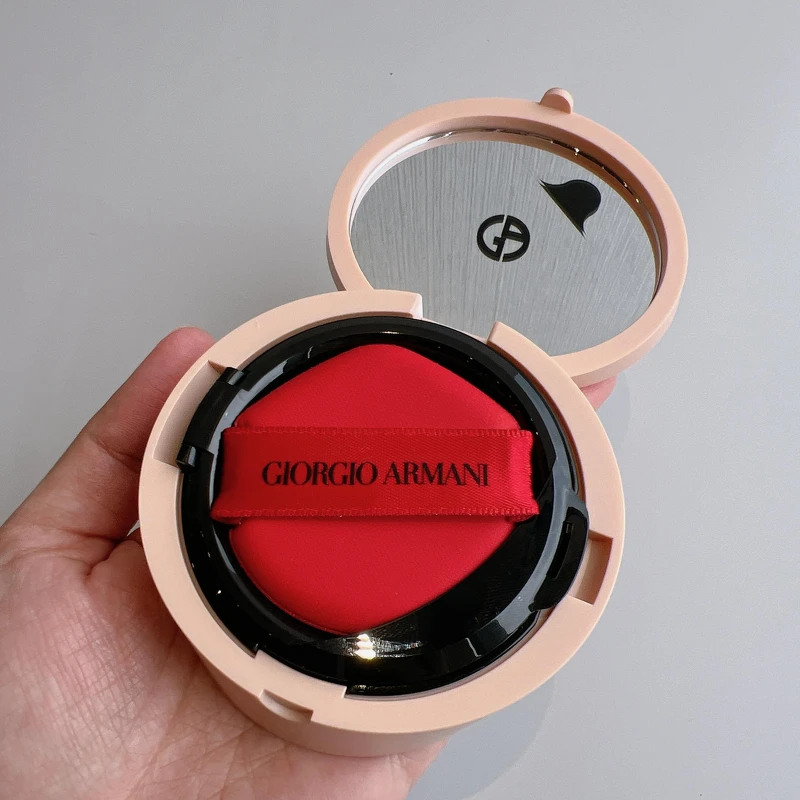 Giorgio Armani完美絲絨持久氣墊粉餅冷煙粉限定版，NT3,500