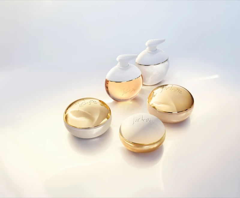 Dior迪奧J'adoer澄淨香氛身體系列情境照。 Dior迪奧J'adoer澄淨香氛身體系列情境照。