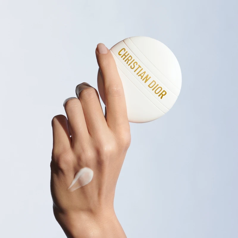 Dior迪奧J'adoer澄淨香氛潤澤護手霜50ml,NT2,200 Dior迪奧J'adoer澄淨香氛潤澤護手霜50ml,NT2,200