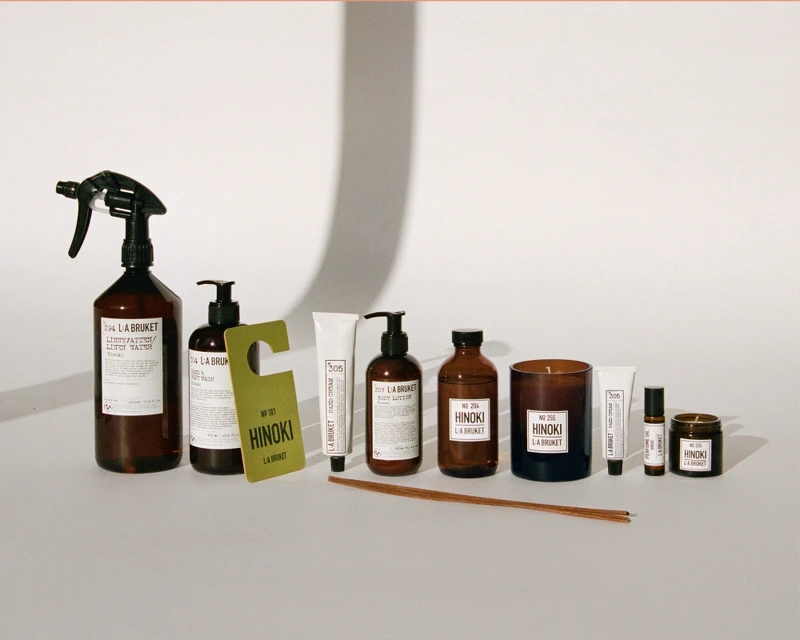 L:A BRUKET全系列扁柏香氣產品,包含居家香氛系列以及限量身體系列。 L:A BRUKET全系列扁柏香氣產品,包含居家香氛系列以及限量身體系列。