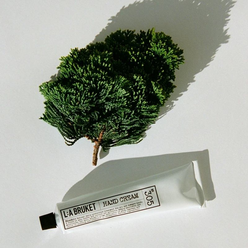 L:A BRUKET 305扁柏護手霜30ml,NT600、70ml,NT950 L:A BRUKET 305扁柏護手霜30ml,NT600、70ml,NT950