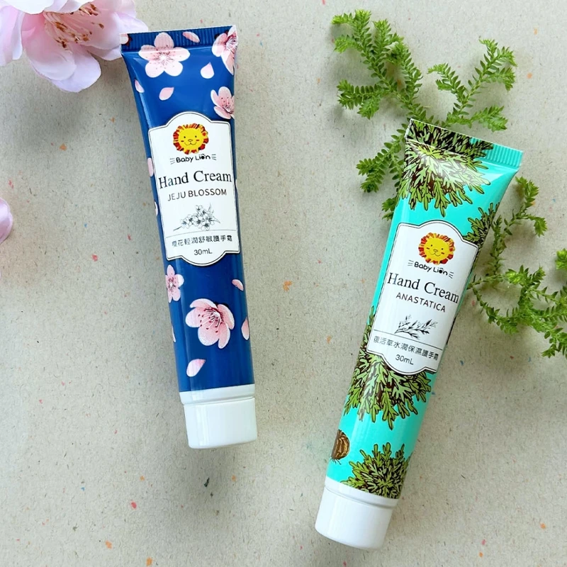 獅子寶寶Baby Lion復活草水潤保濕護手霜&櫻花輕潤舒敏護手霜。 獅子寶寶Baby Lion復活草水潤保濕護手霜&櫻花輕潤舒敏護手霜。