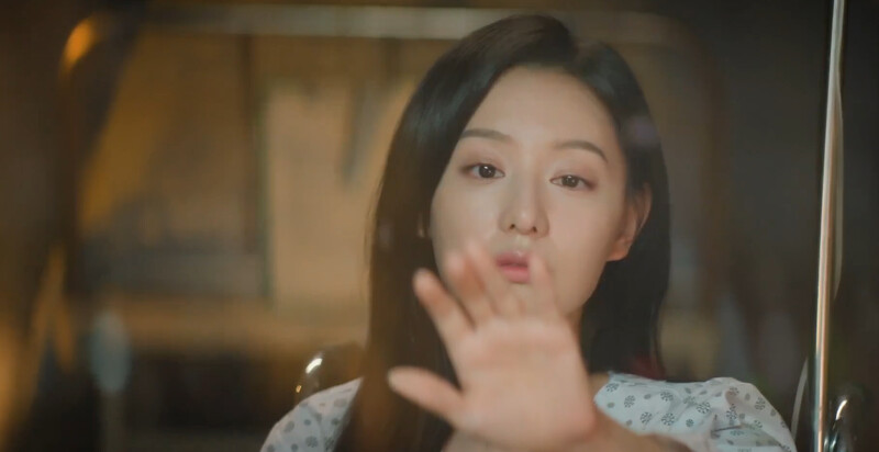 洪海仁術後正好遇上初雪，同時看到自己染指顏色未退