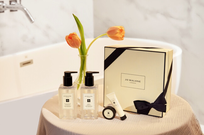 Jo Malone London母親節限定 - 奢華身體香氛禮盒組：任選兩件250ml身體潔膚露，即享身體潤膚霜15ml+潤膚乳15ml。