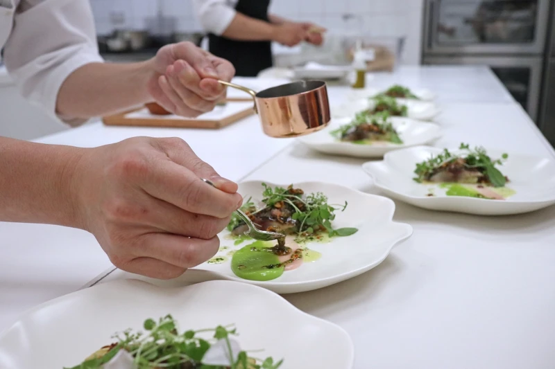 繁花的概念貫穿所有餐廳體驗。 繁花的概念貫穿所有餐廳體驗。