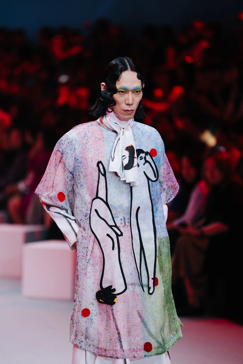 周裕穎設計師將史博館之名館藏，常玉《雙人像》畫作與當代藝術家-江賢二之畫作結合設計成服裝作品