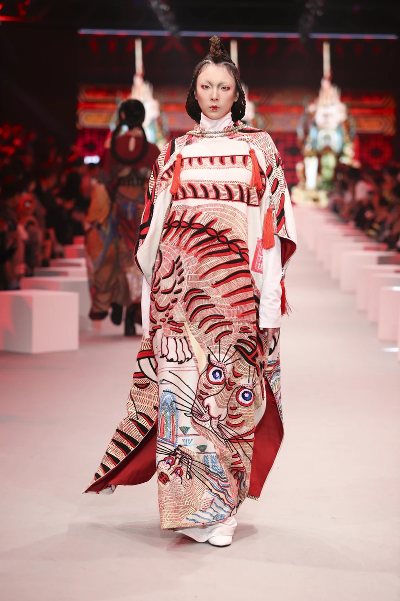 JUST IN XX x 史博館，典藏-民初《虎門神》服裝作品