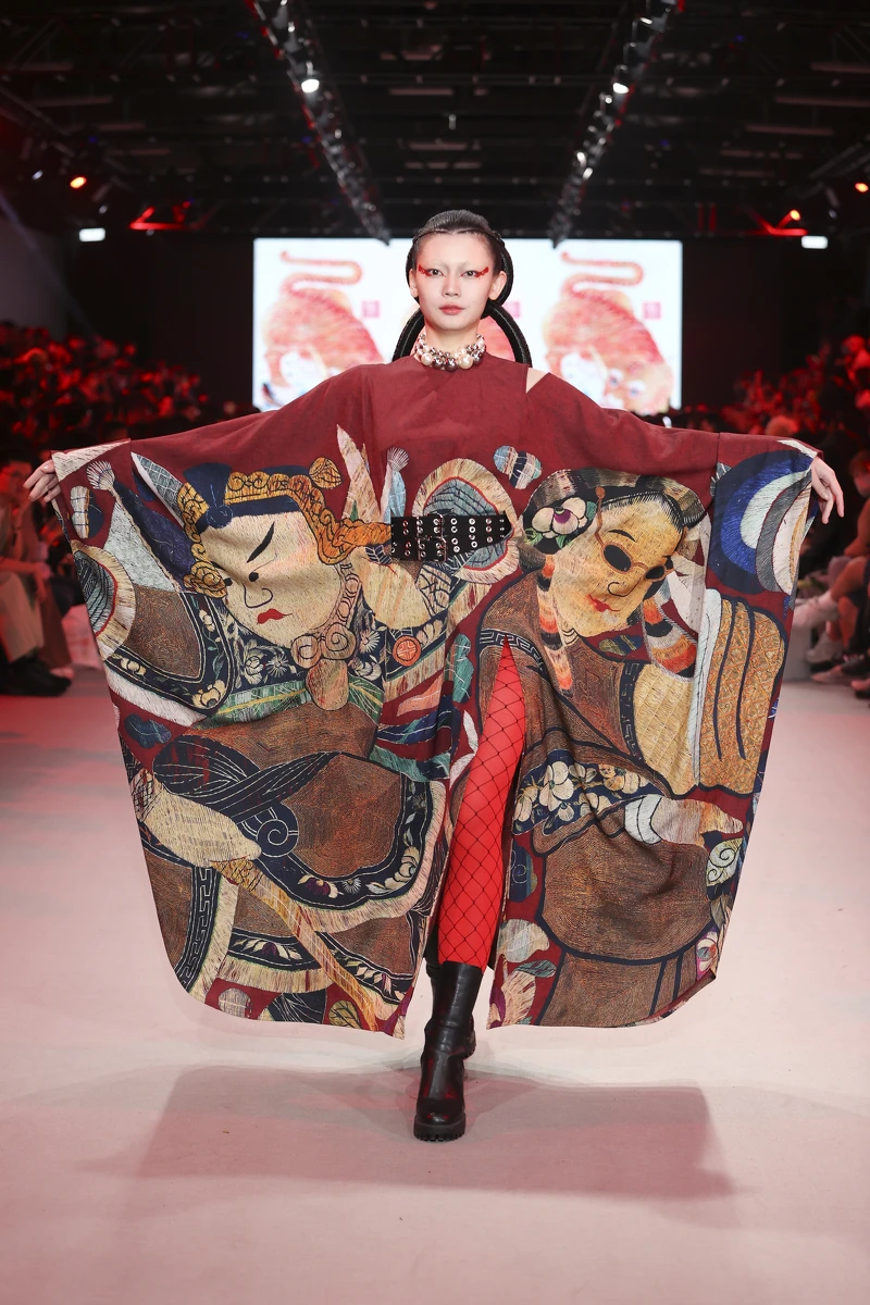 JUST IN XX x 史博館，典藏-民初《第一劇場大橫披》服裝作品