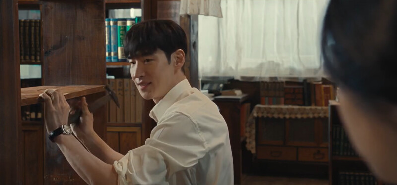 朴渶澖捲起袖子修書架,為自己爭取才藝分數 朴渶澖捲起袖子修書架,為自己爭取才藝分數