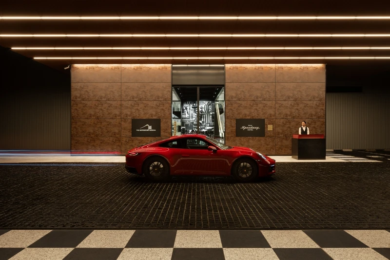 「富士賽道酒店」現代摩登的大門入口。 「富士賽道酒店」現代摩登的大門入口。