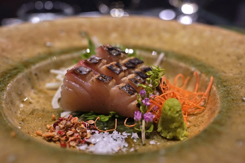 「鯖魚刺身」。 「鯖魚刺身」。