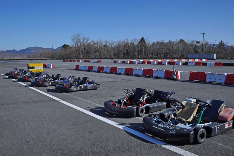 初學者也能透過卡丁車體驗駕馭的樂趣。 初學者也能透過卡丁車體驗駕馭的樂趣。