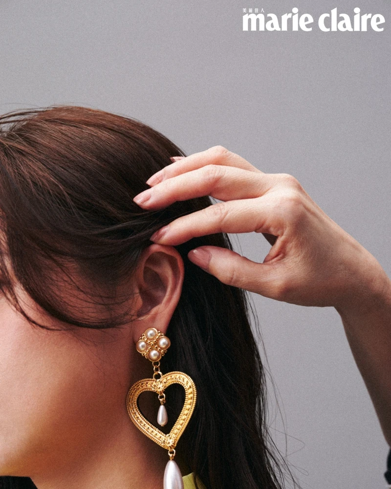 林予晞:愛心珍珠耳環,Moschino。 林予晞:愛心珍珠耳環,Moschino。