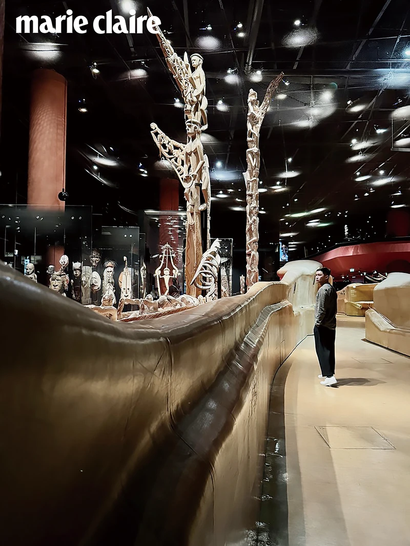 布朗利河岸博物館是他最愛的地方,當期特展是《薩滿的幻象:秘魯亞馬遜的死藤水藝術》。 布朗利河岸博物館是他最愛的地方,當期特展是《薩滿的幻象:秘魯亞馬遜的死藤水藝術》。