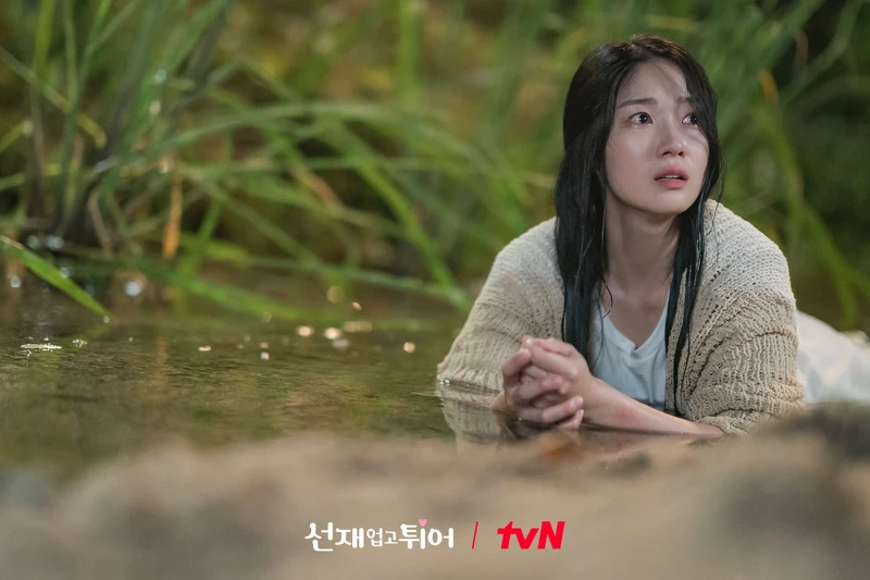 任率整個人栽在河裡,死也要把善宰的手錶找回來 任率整個人栽在河裡,死也要把善宰的手錶找回來