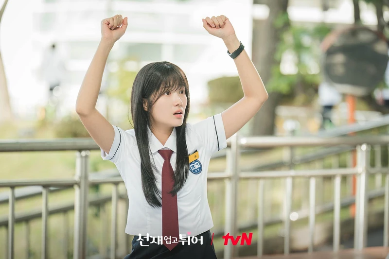 任率被訓導主任誤會抽菸而被罰跪 任率被訓導主任誤會抽菸而被罰跪