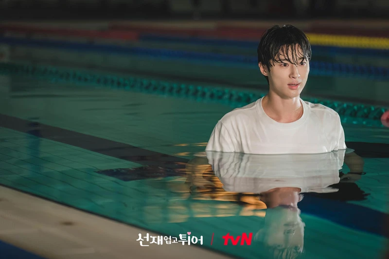 善宰和任率搶泳褲掉入泳池裡 善宰和任率搶泳褲掉入泳池裡