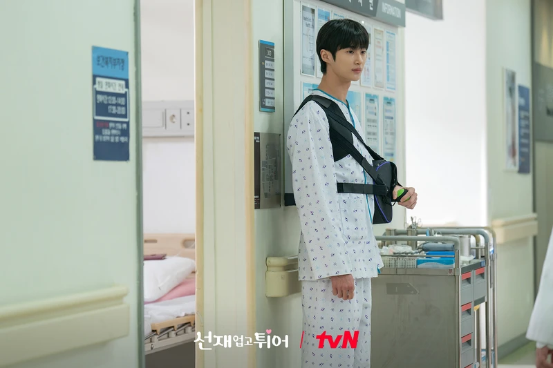 善宰站在醫院走廊盼任率探病 善宰站在醫院走廊盼任率探病