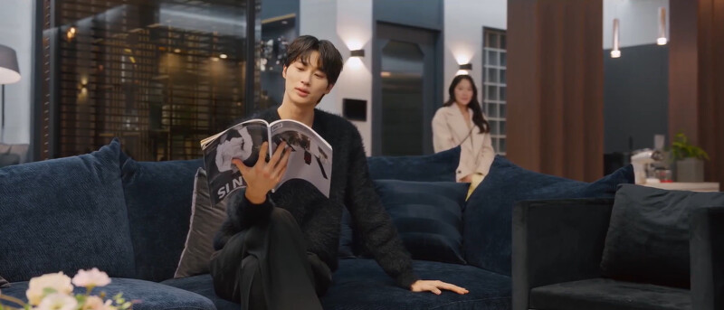 善宰假裝鎮定,故作大方 善宰假裝鎮定,故作大方