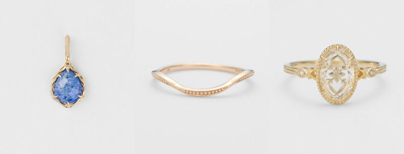 agete 10K青金石×長石墜飾,NT11,300、agete 5K kuruwa戒指,NT6,800、agete 14K石英與鑽石戒指,NT25,900。 agete 10K青金石×長石墜飾,NT11,300、agete 5K kuruwa戒指,NT6,800、agete 14K石英與鑽石戒指,NT25,900。