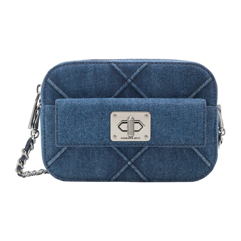 Charles & Keith Eleni 丹寧斜背包NT$2,590。 Charles & Keith Eleni 丹寧斜背包NT$2,590。