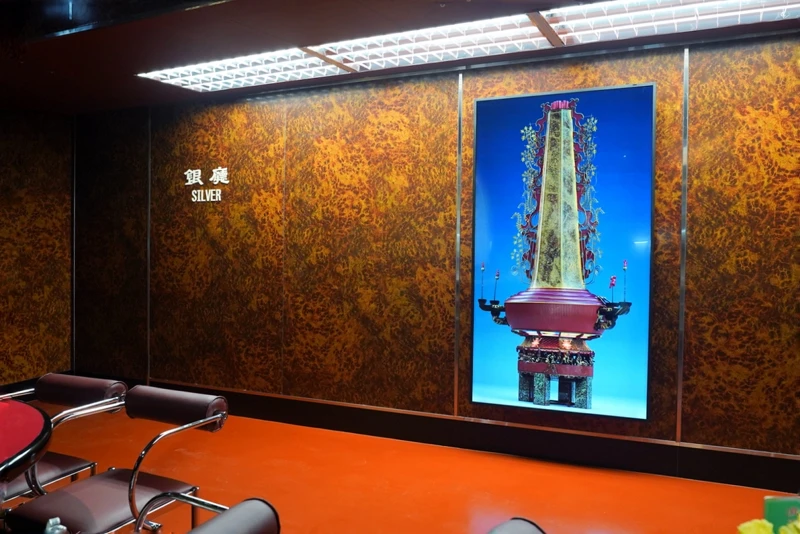 加上 Dorairolg(黃海恩)創作的《超現實火鍋古物》影像。 加上 Dorairolg(黃海恩)創作的《超現實火鍋古物》影像。